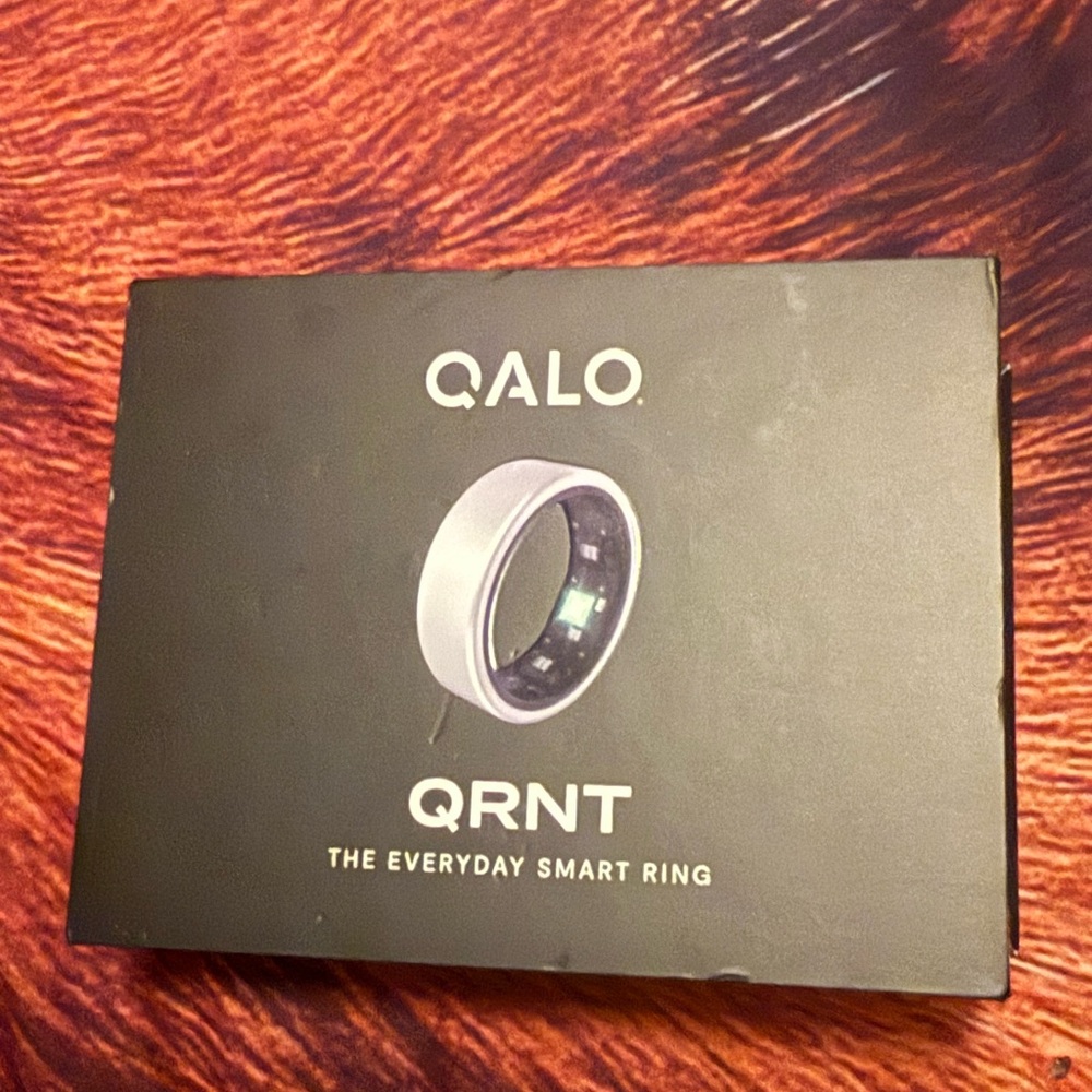 Qalo smart ring. Comparable to oura ❤️size 9. New in box